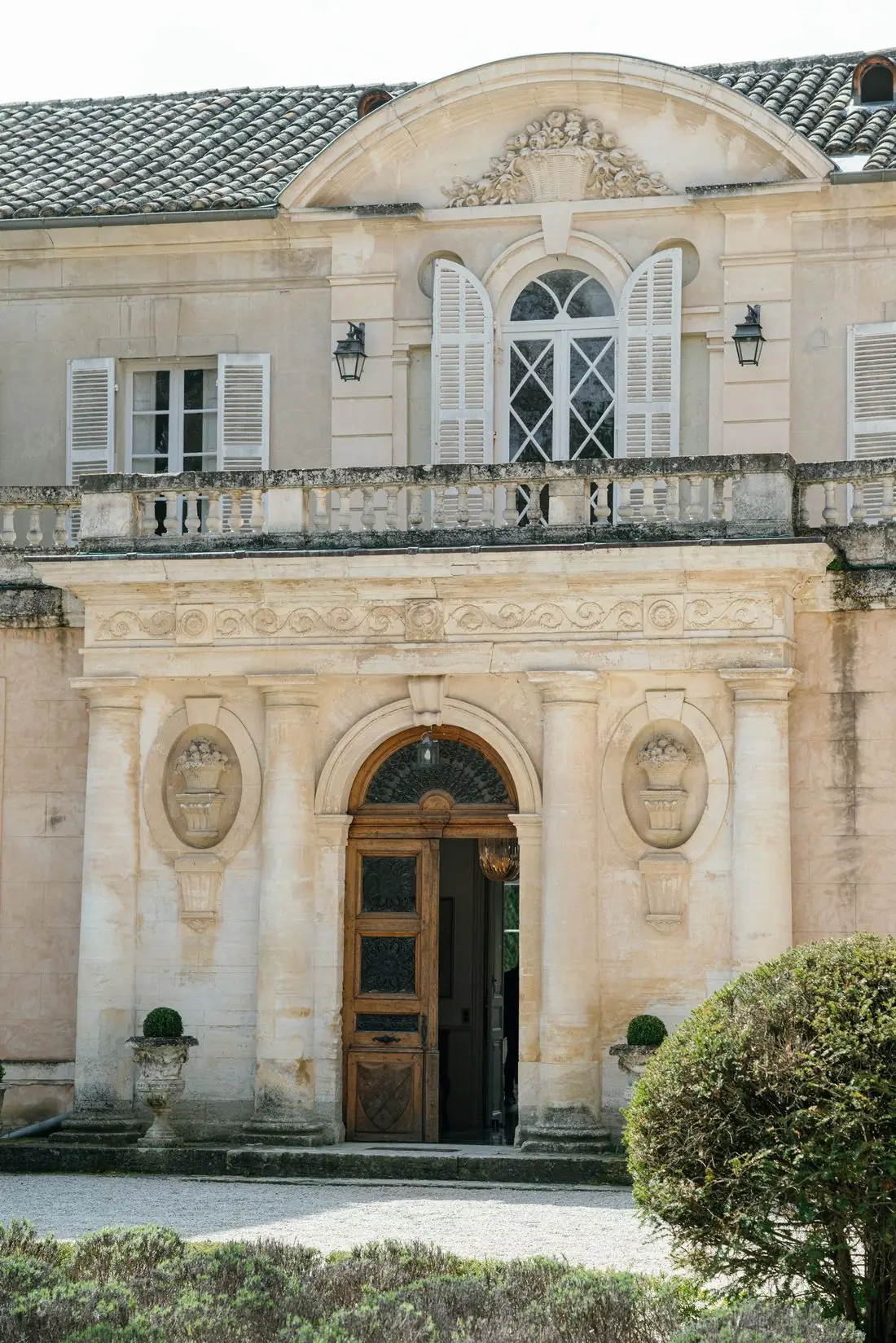 Editorial wedding at Ch&acirc;teau Martinay, Carpentras