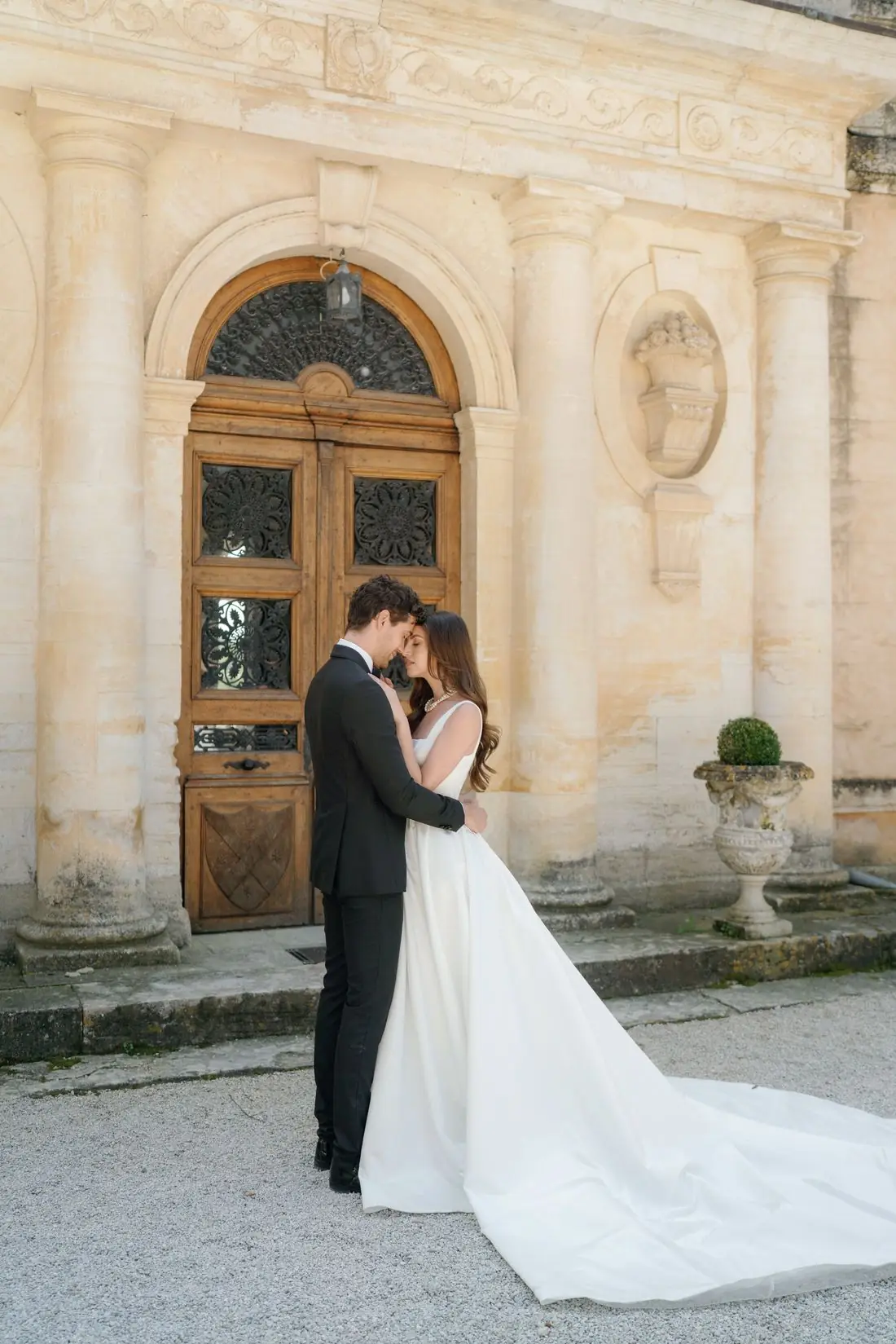 Editorial wedding at Ch&acirc;teau Martinay, Carpentras