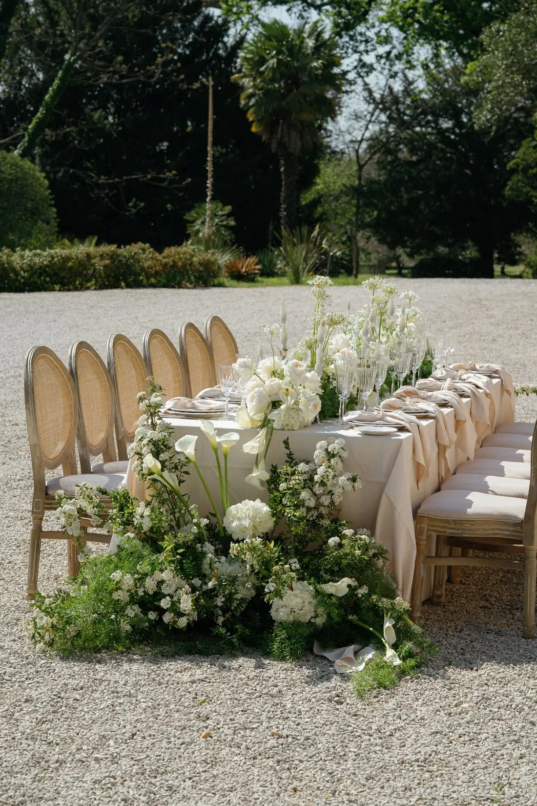 Editorial wedding at Ch&acirc;teau Martinay, Carpentras