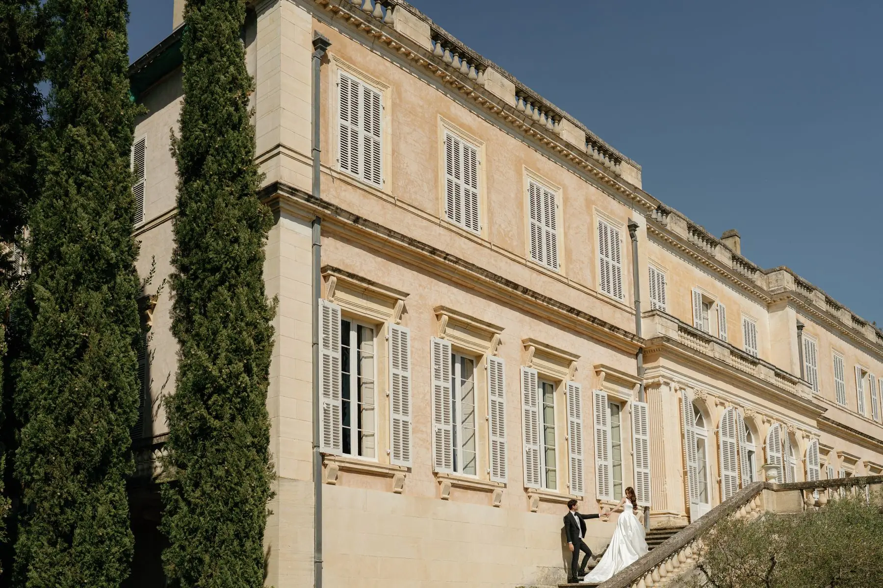 Editorial wedding at Ch&acirc;teau Martinay, Carpentras