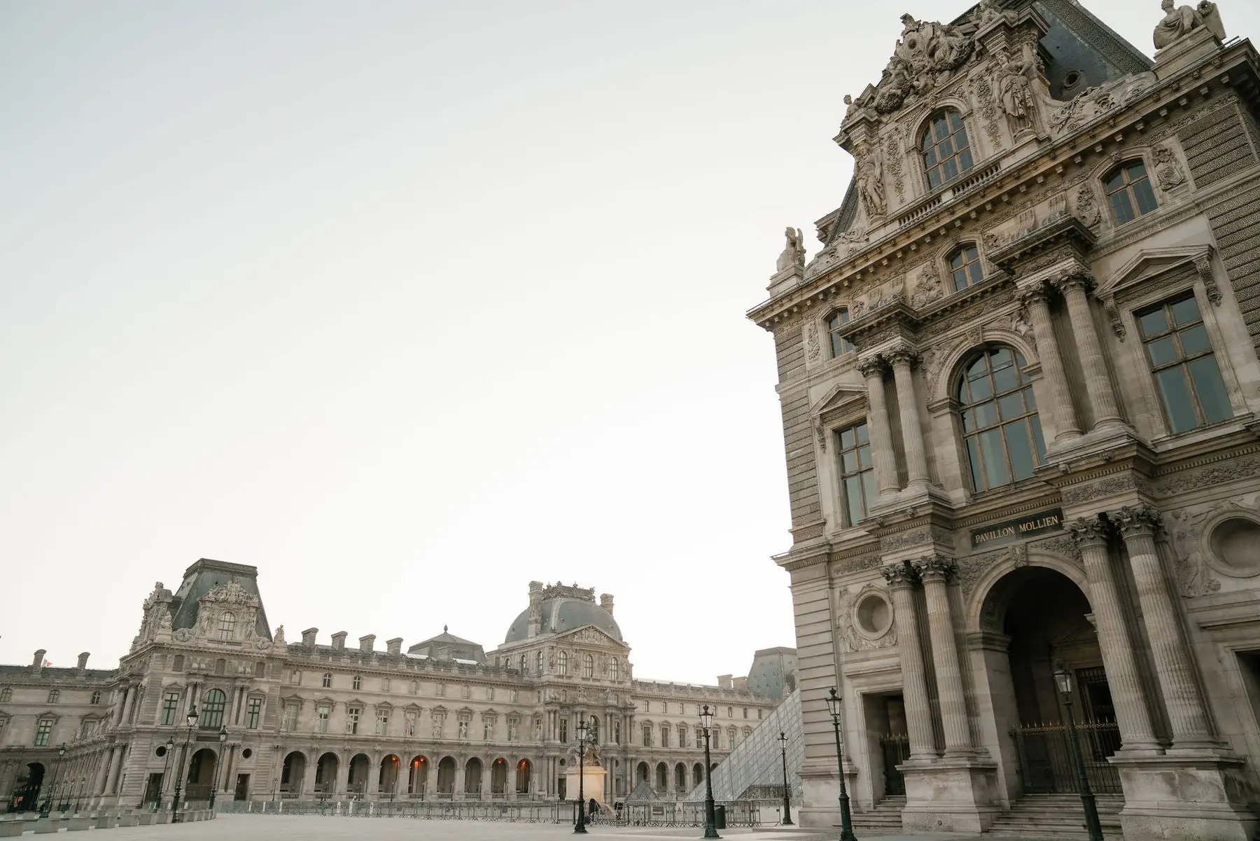 Editorial wedding portrait at the Louvre, Paris