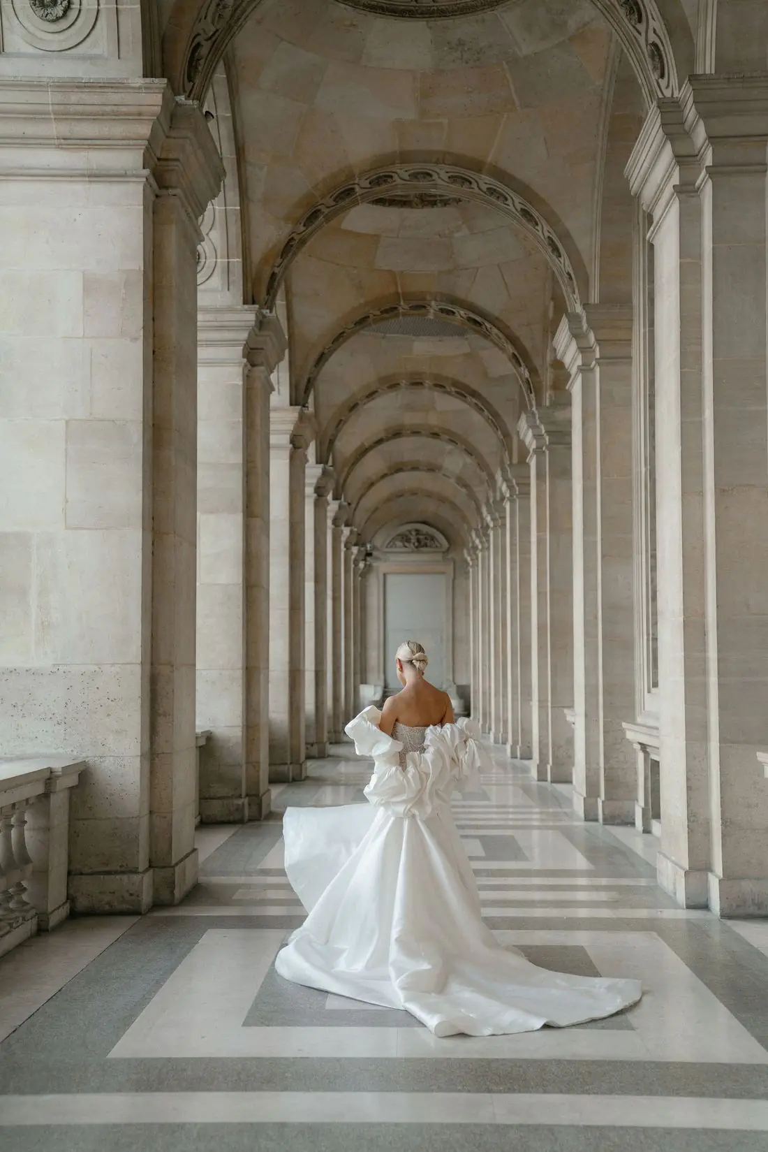 Editorial wedding portrait at the Louvre, Paris
