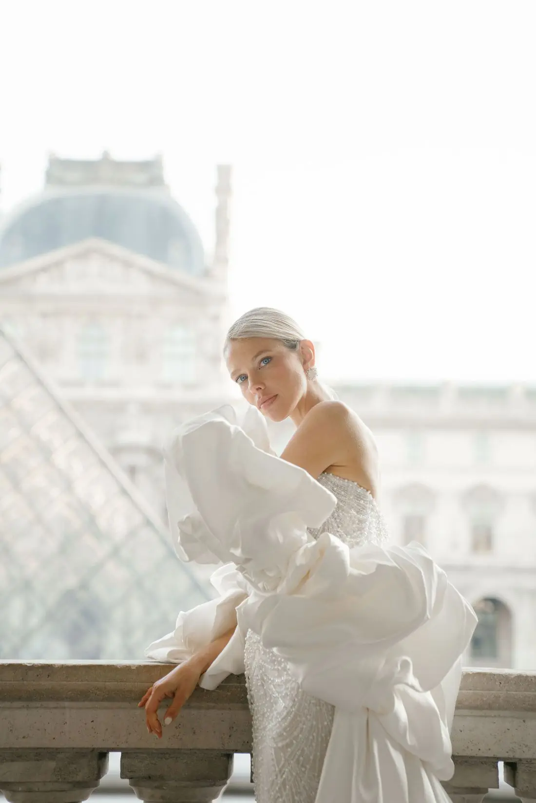 Editorial wedding portrait at the Louvre, Paris