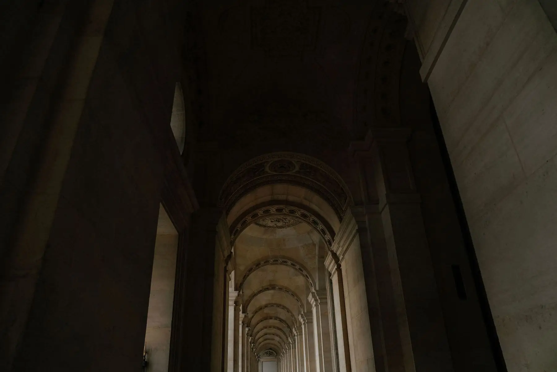 Editorial wedding portrait at the Louvre, Paris