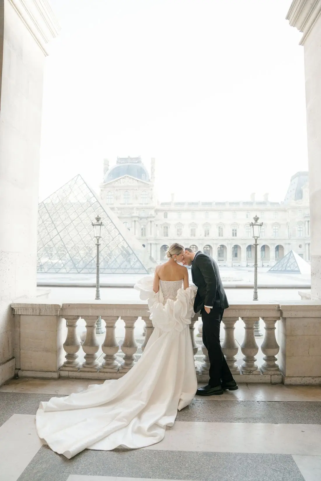 Editorial wedding portrait at the Louvre, Paris