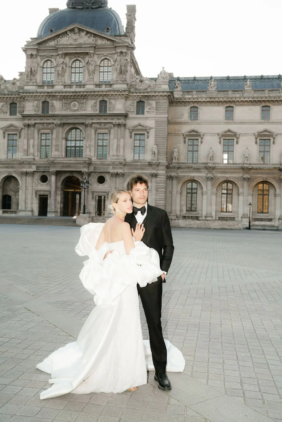 Editorial wedding portrait at the Louvre, Paris