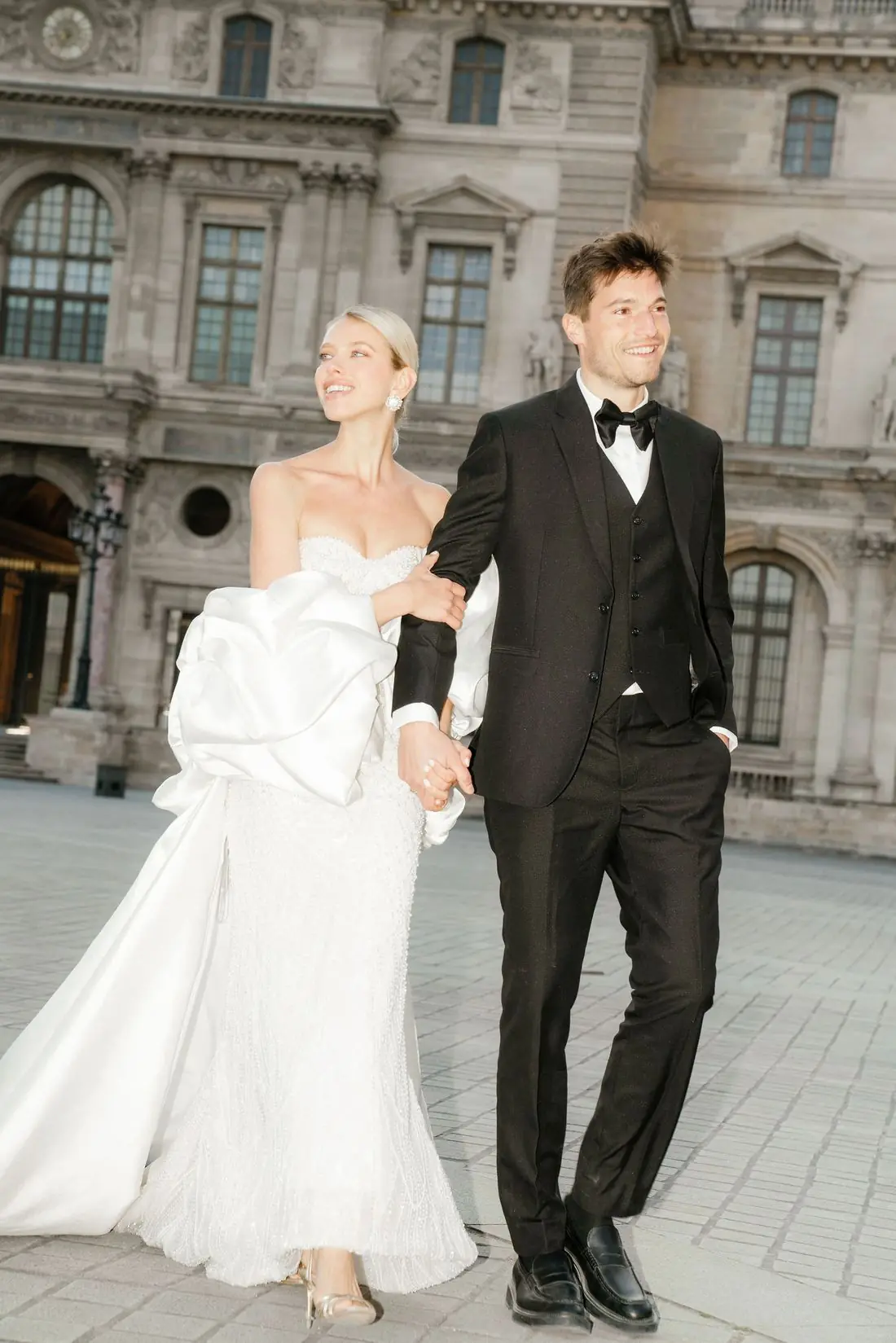 Editorial wedding portrait at the Louvre, Paris