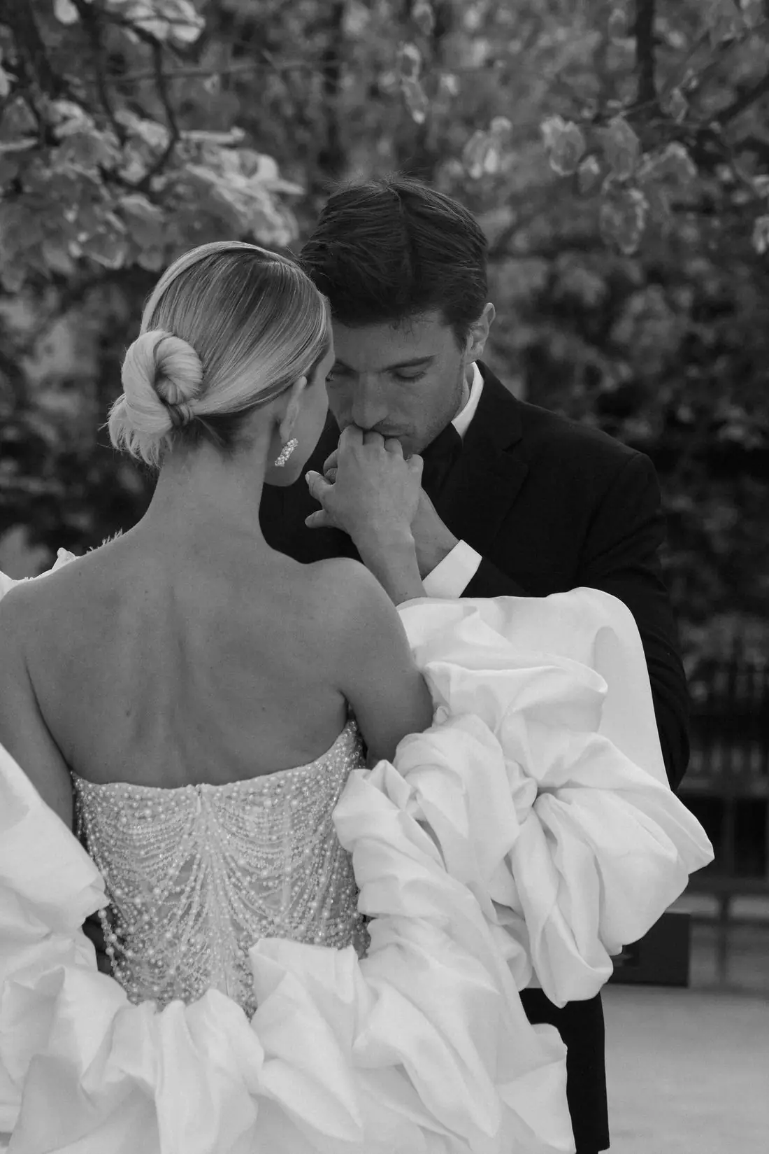 Editorial wedding portrait in the Palais-Royal gardens, Paris
